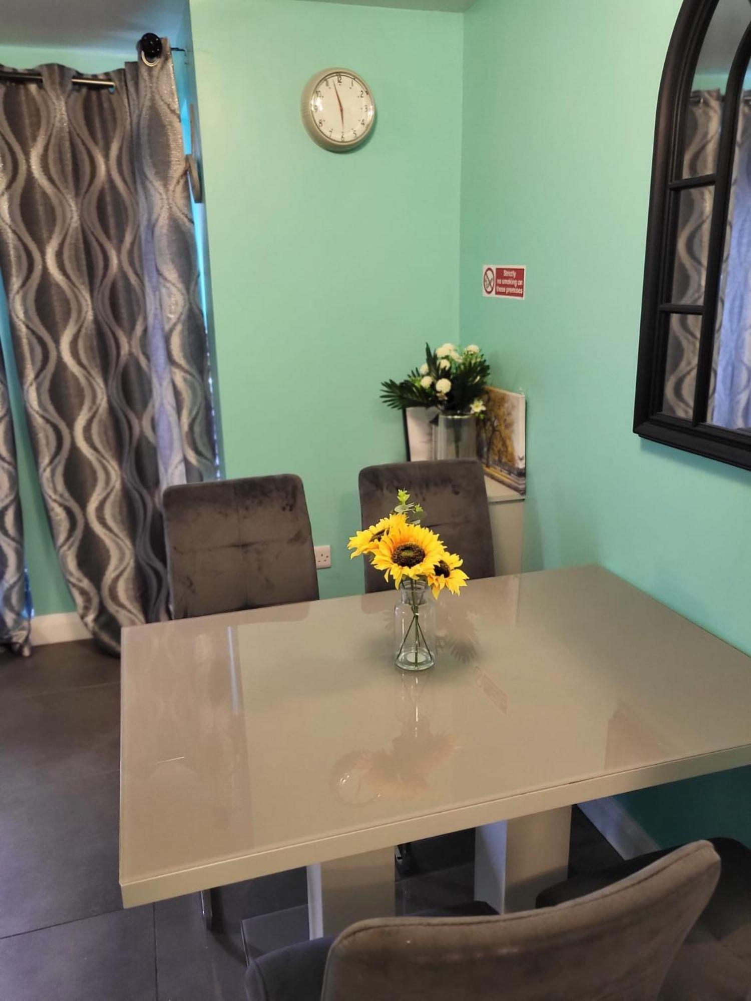 Lovely 2- Bedroom Apartment In Belfast Ngoại thất bức ảnh